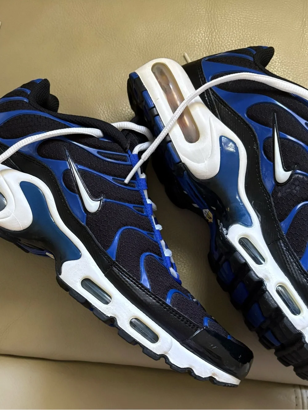 Nike Air Tuned Black and Royal Blue Athletic Shoes
